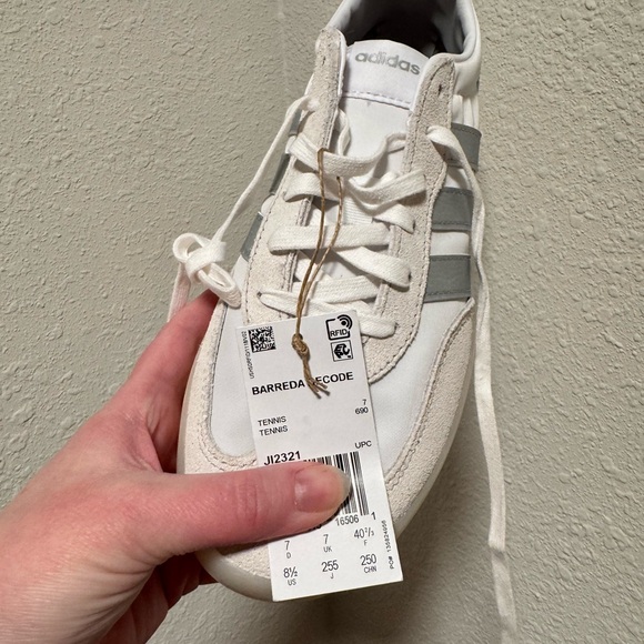 New with tags women’s Adidas Barreda Decode Shoes - Picture 5 of 5